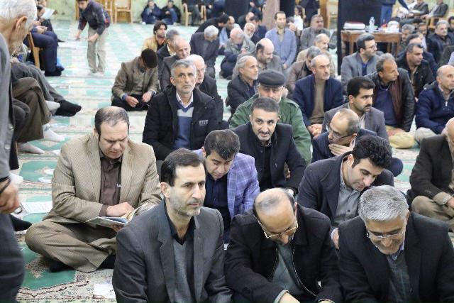 مسعود کاظمی شهردار لاهیجان و اعضای شورای اسلامی شهر در مراسم سومین روز عروج ملکوتی جانباز سرافراز دفاع مقدس شهید کوروش سیرتی در مسجد جامع شرکت کردند.